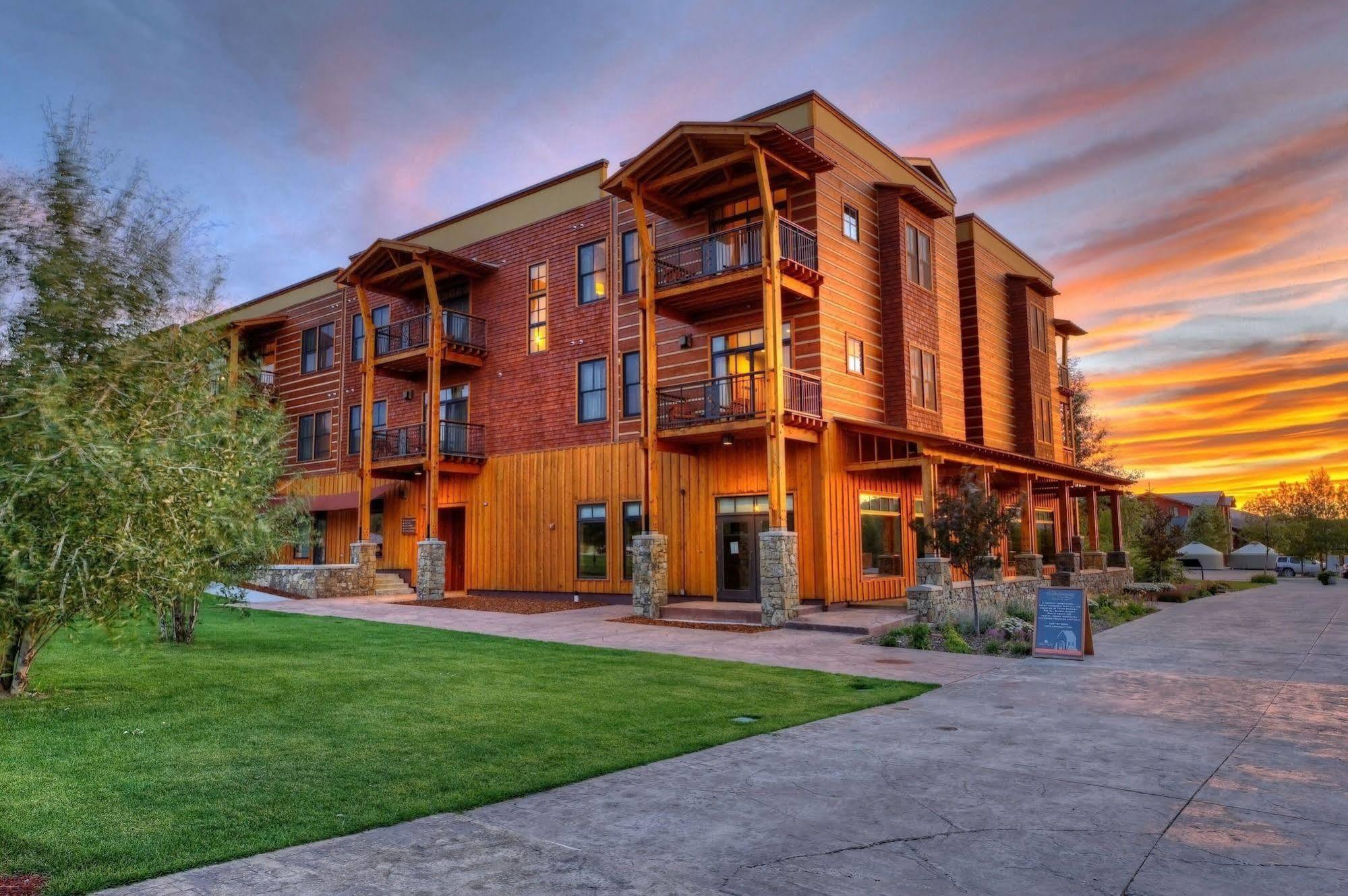 The Lodge At Bronze Buffalo Ranch Victor Exterior photo